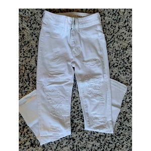 NWT - American Eagle Ripped White Jeans